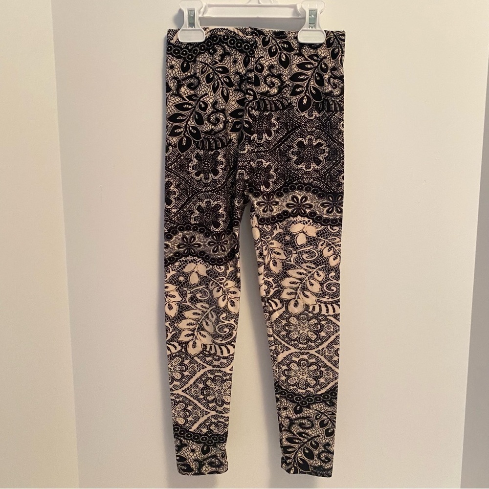 KYRA Girl's Black/ Off-White Patterned Leggings Size S/M